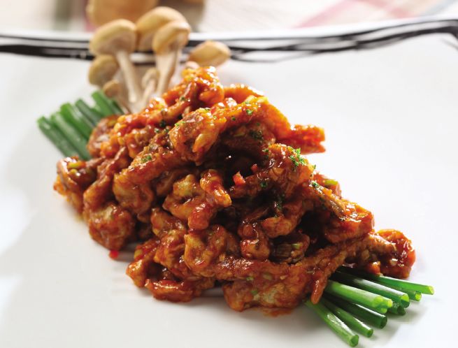 칠리소스로 맛을 낸 버들송이