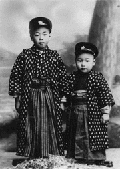 우장춘(左)과 동생 홍춘(烘春)